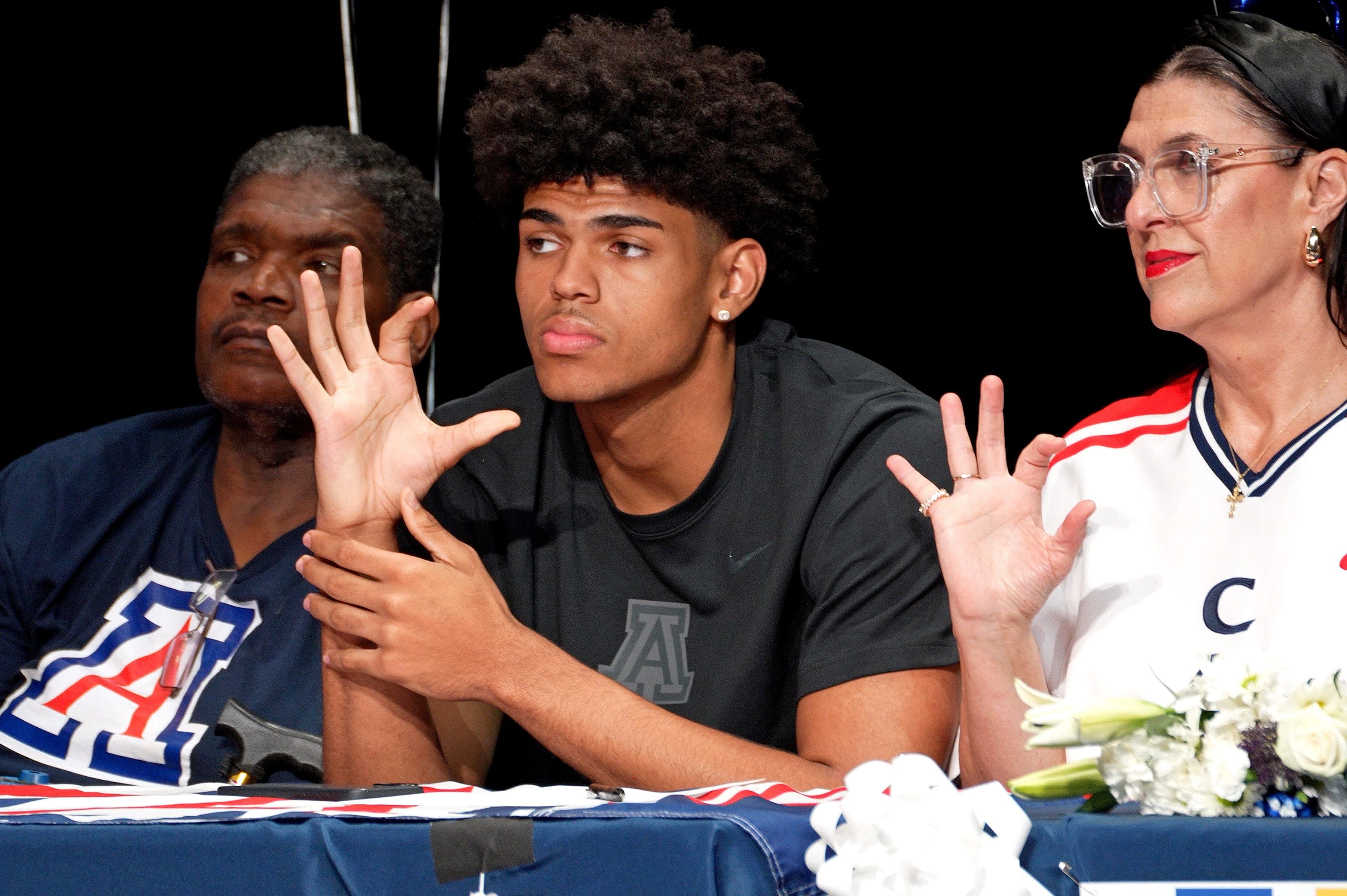 Basketball player Koa Peat sits with his father Todd (left) Photo: Imagn